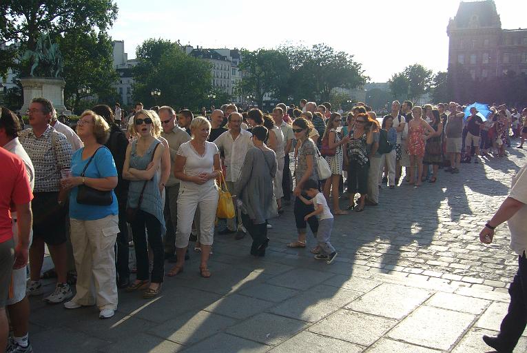 118 - Attente pour le concert.JPG